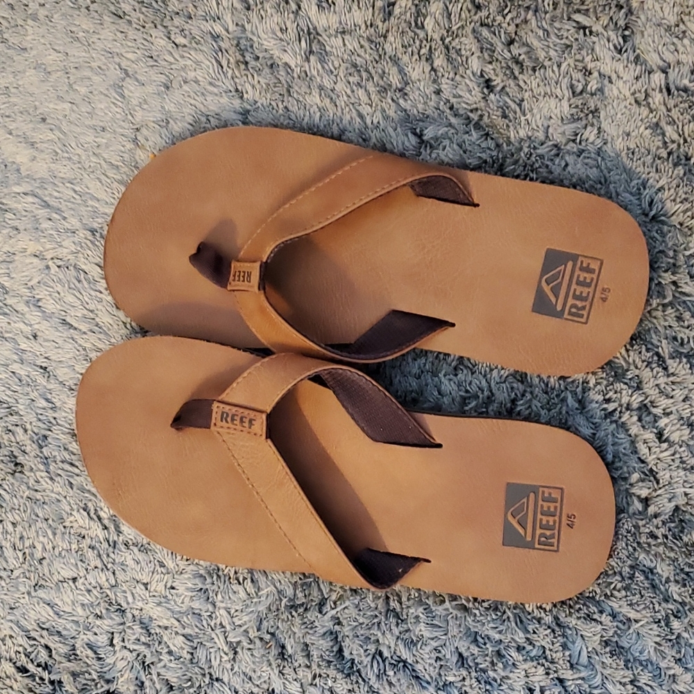 Barely worn reef flip flop